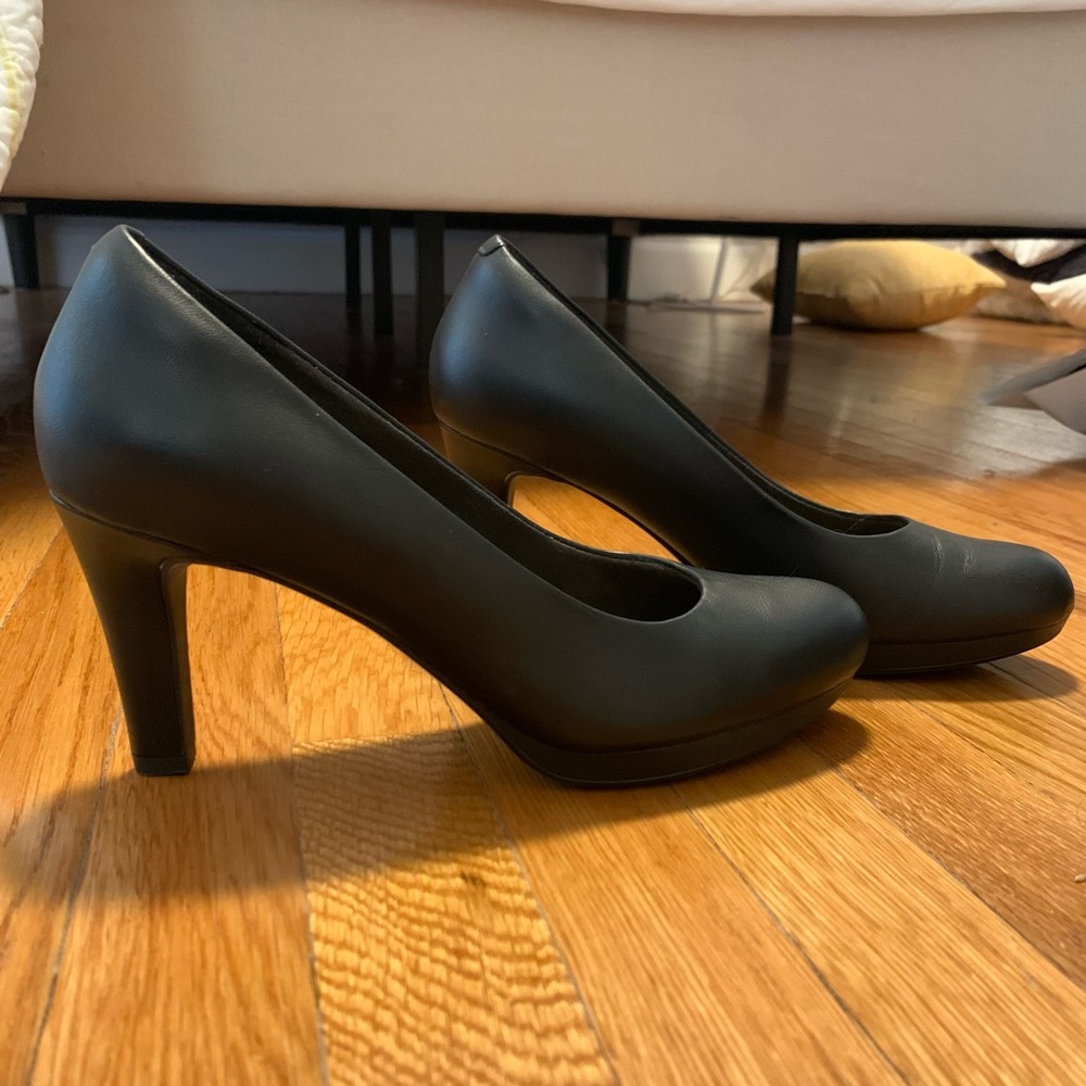 Clarks Black Pumps - New - Sz 7.5